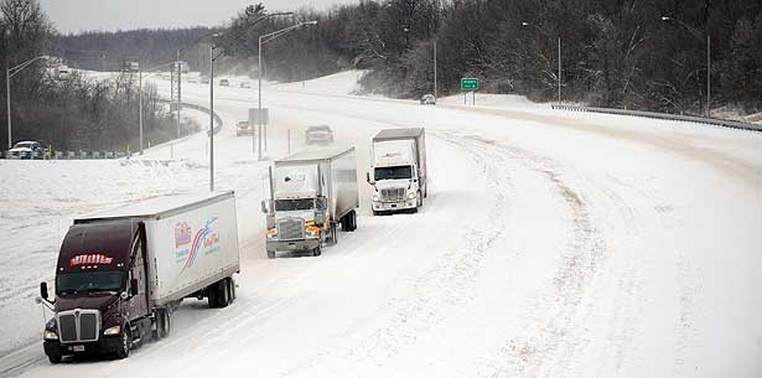Los meteorólogos pronosticaron una acumulación de nieve de 4 a 8 pulgadas en toda la región entre Baltimore y Washington.   (AP/Stephen Lance Dennee)