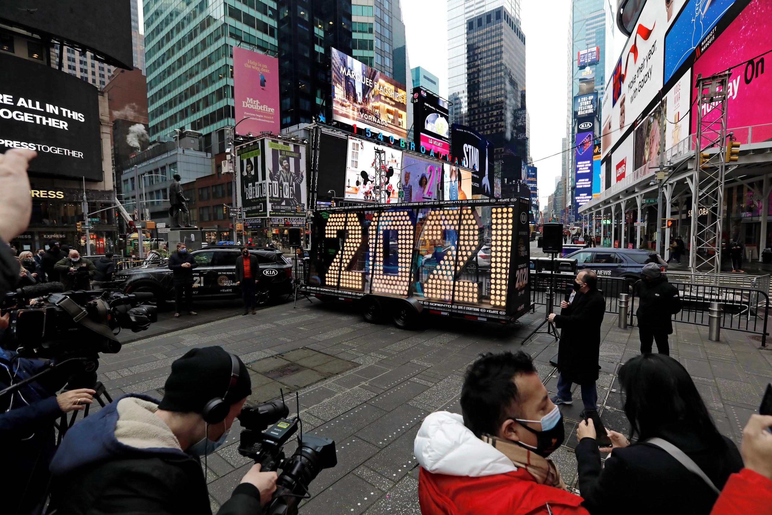 La celebración de Times Square este año se hará apenas sin público, aunque sí habrá actuaciones en vivo.