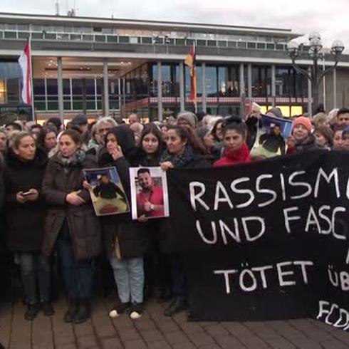 Vigilias en honor a las víctimas de dos tiroteos racistas en Alemania