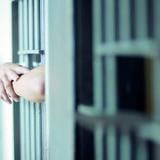 Tortura con “Baby Shark”: Demandan a empleados de cárcel por poner la canción como castigo