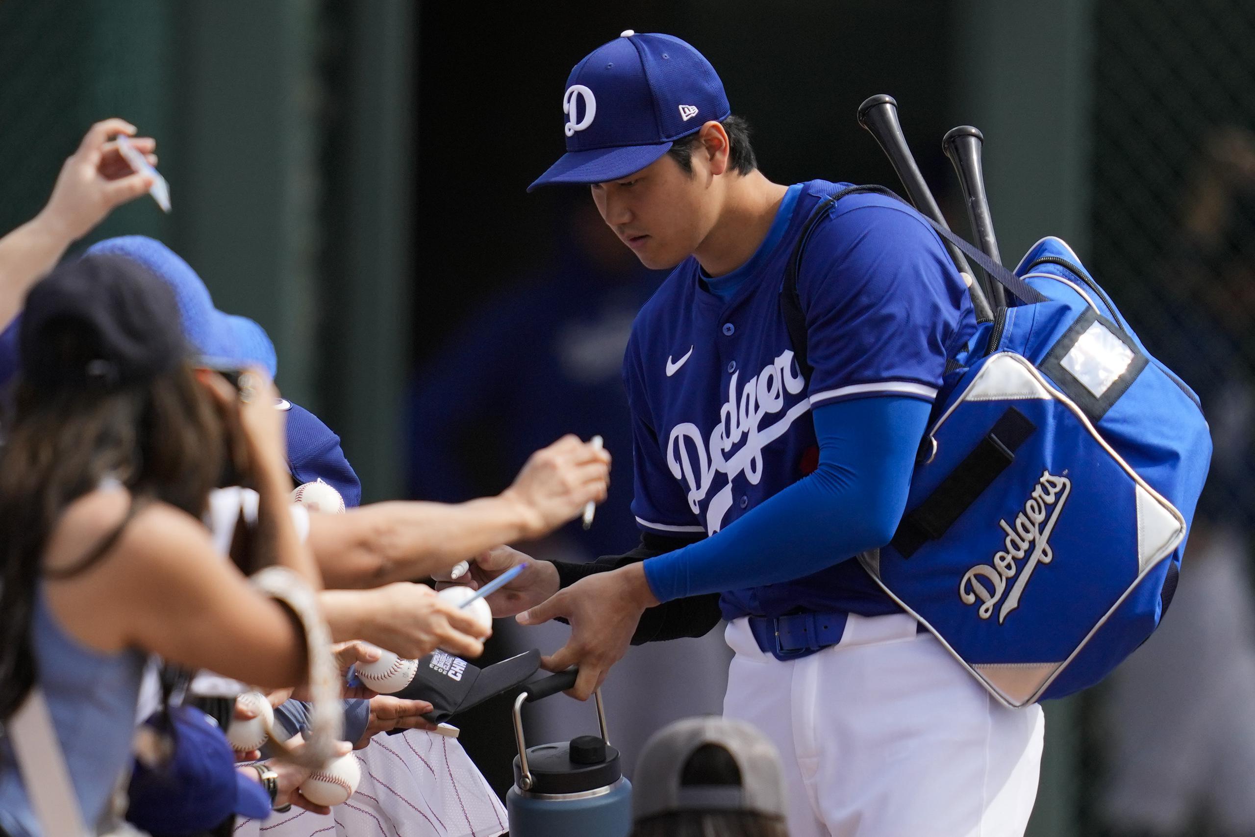 Shohei Ohtani tuvo su primera aparición de juego con los Dodgers ayer en Arizona.