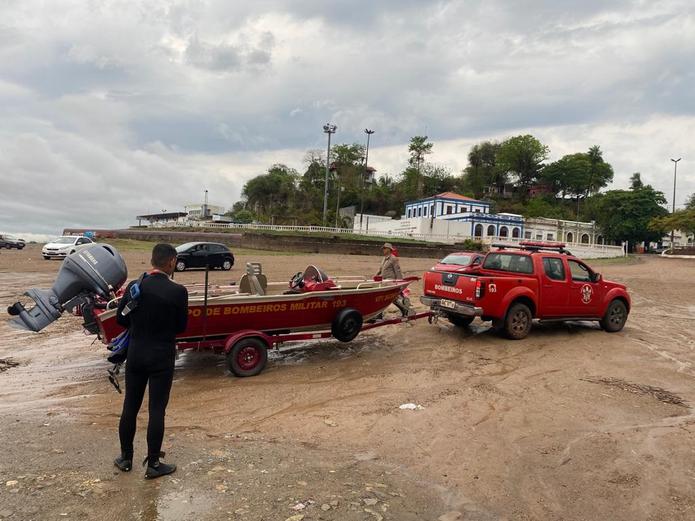 Una tormenta que azotó la región provocó la elevación del nivel del agua y la agitación del río, lo que causó que la embarcación perdiese el control, de acuerdo con el informe preliminar de las autoridades.
