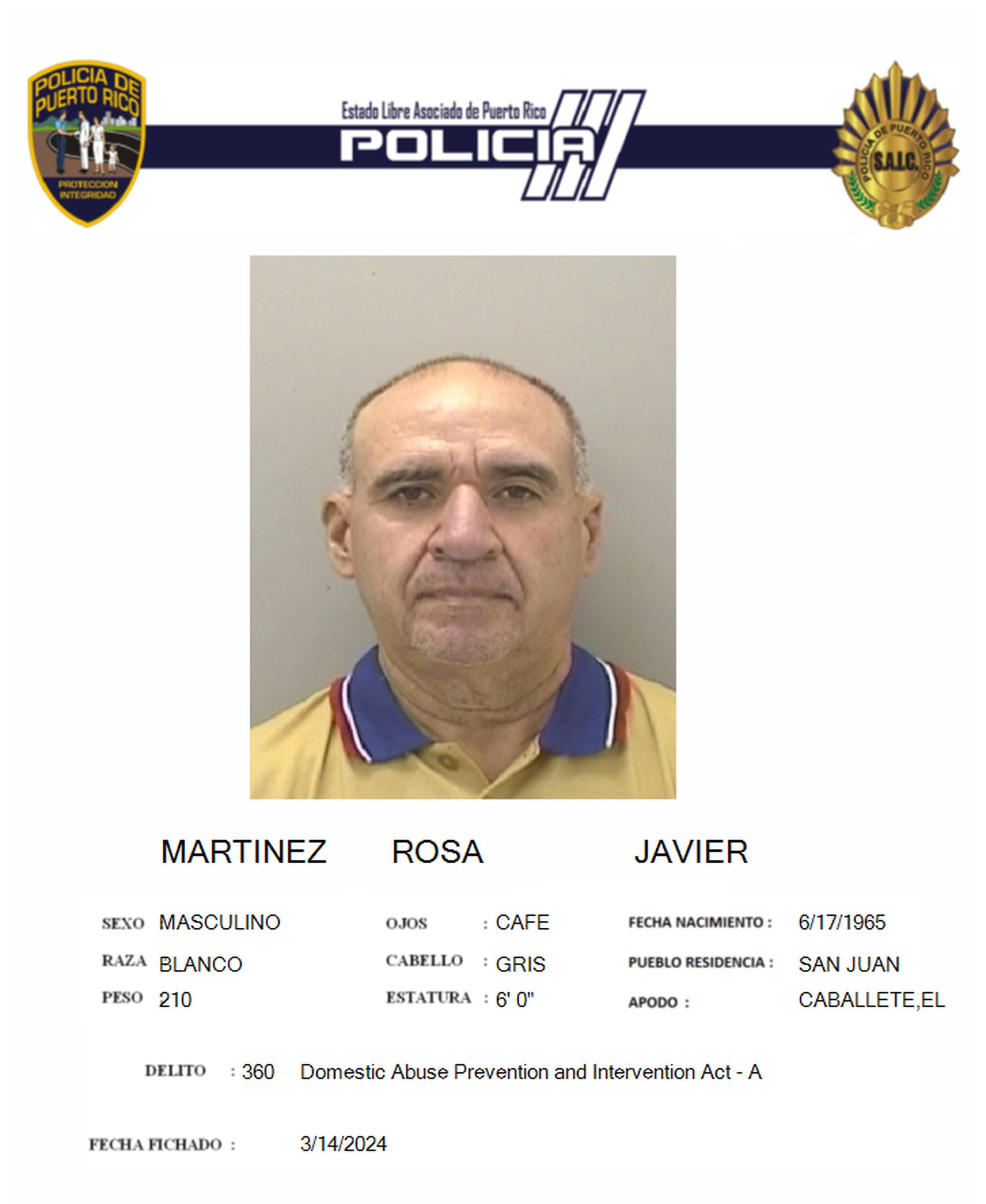Javier Martínez Rosa, de 59 años, alias "El Caballete", enfrenta cargos por violación a la Ley de Armas, daños y violencia de género.