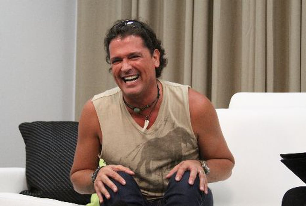 Carlos Vives Tan Encantador Como Siempre Ve El Video Primera Hora