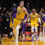 Los Lakers se fajaron para consiguir su segunda victoria 