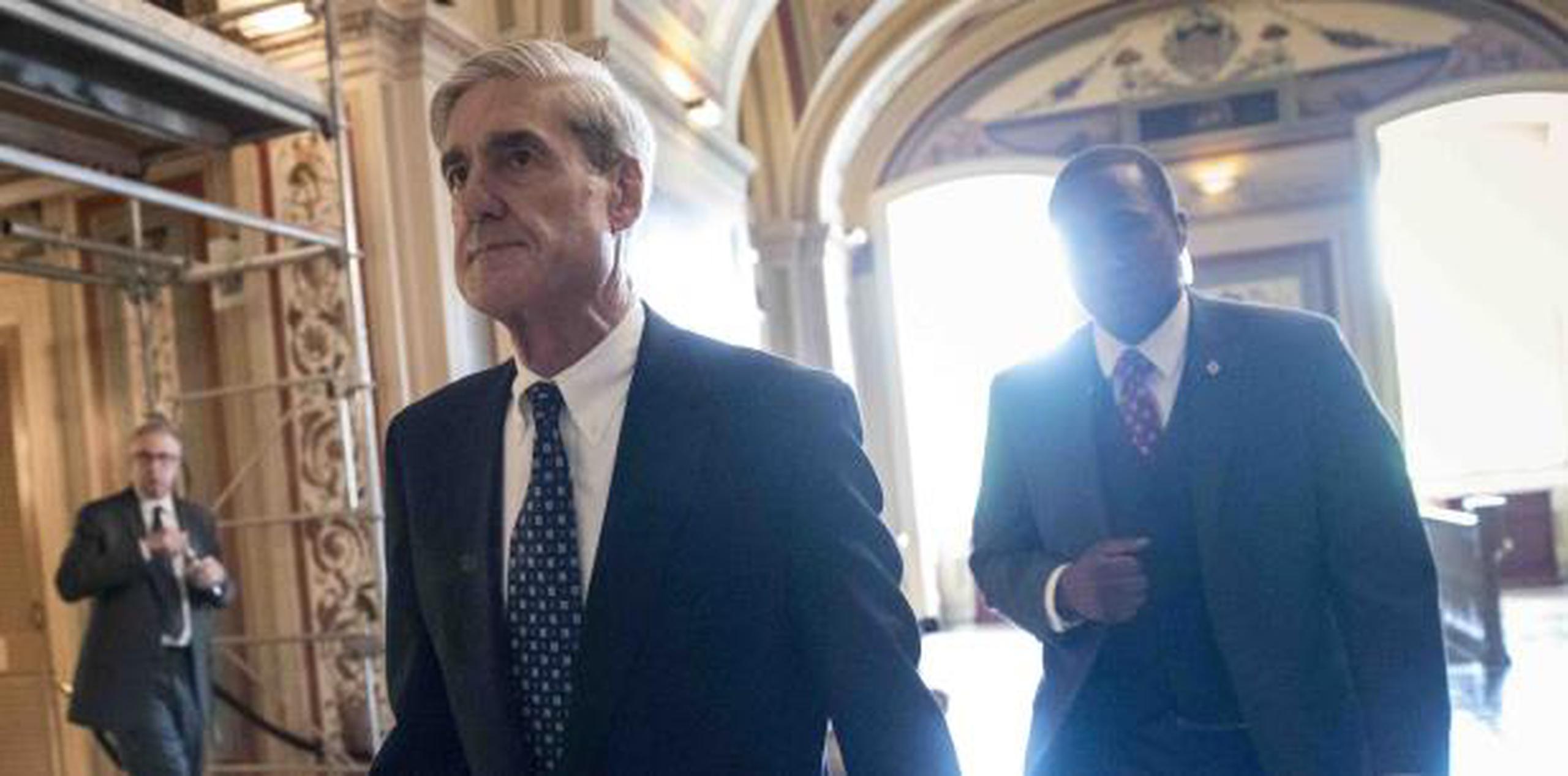 Hasta el momento en la pesquisa capitaneada por Mueller 19 personas han sido acusados, incluyendo cuatro asesores de la campaña presidencial, y a tres empresas rusas, mientras  se declararon culpables el exasesor de Seguridad Nacional  y el subdirector de su campaña. (Archivo)

