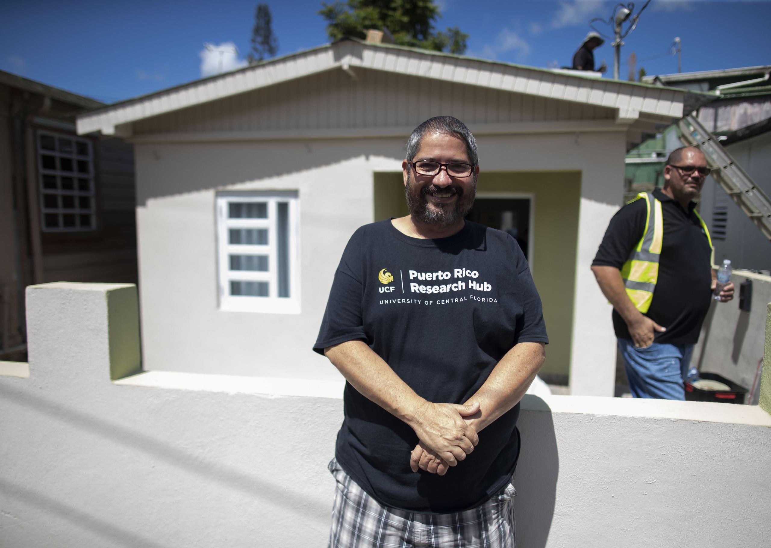 José "George" Castellano, voluntario de Casa Pueblo, es una de las personas que también cuenta con un "cucubano" en su residencia en la calle Chelo Román.