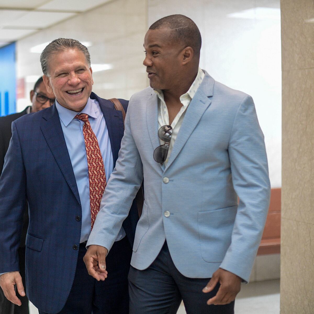 Tenso asalto entre Tito Trinidad y Banco Popular Primera Hora