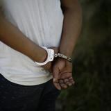 Arresta a “Barba” por posesión de drogas en residencial Jardines de Sellés