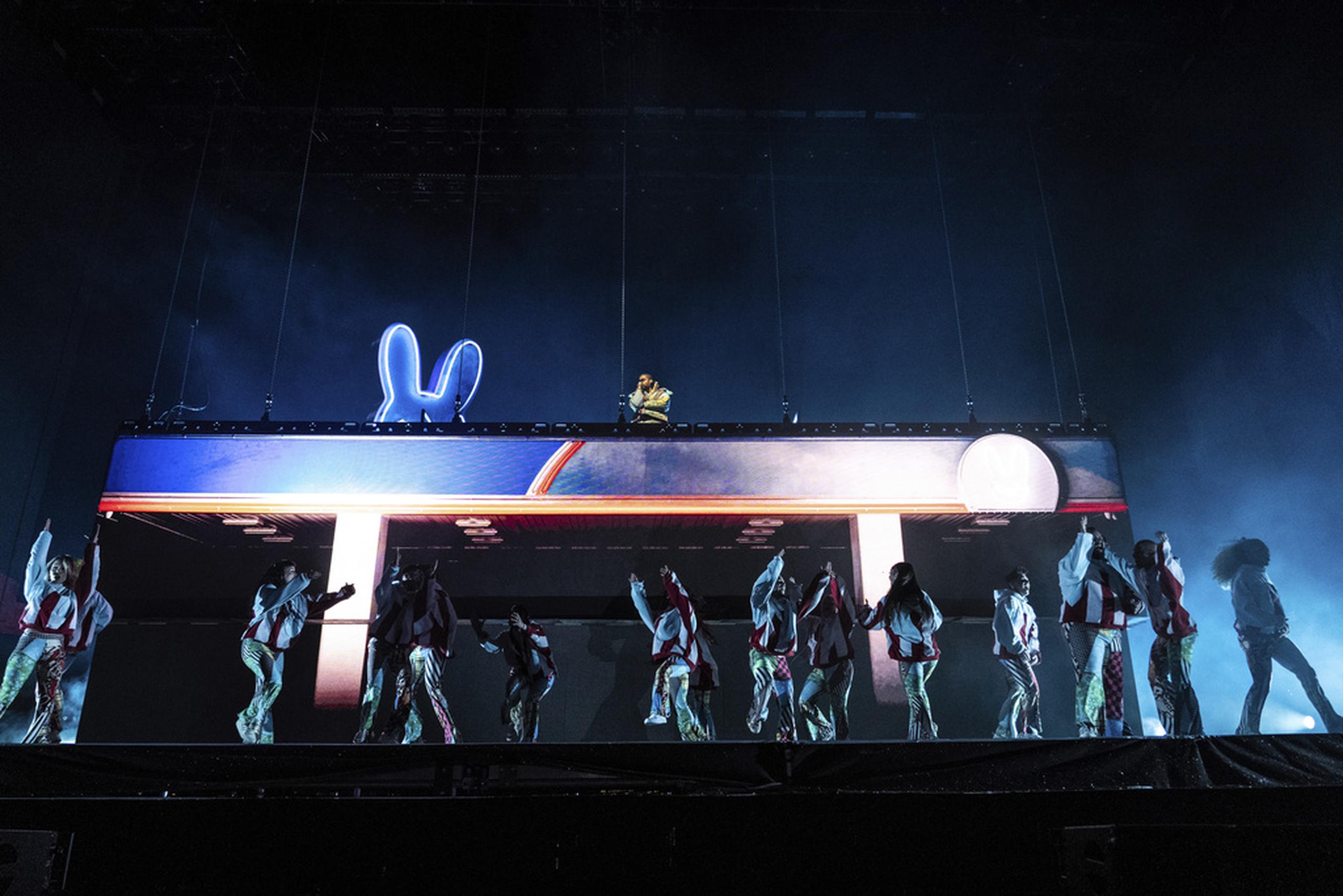 En Coachella, artistas de renombre se presentan en tarima y, también, disfrutan del evento. En la edición del 2023, Bad Bunny fue uno de los artistas invitados para amenizar el evento. (Photo by Amy Harris/Invision/AP)