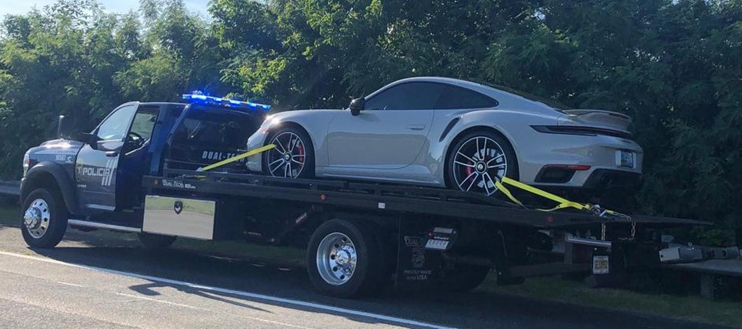 El vehículo Porsche 911 ocupado por las autoridades.
