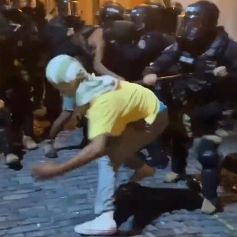 Dramático video muestra cómo policías usaron fuerza contra manifestantes en protesta anti-LUMA