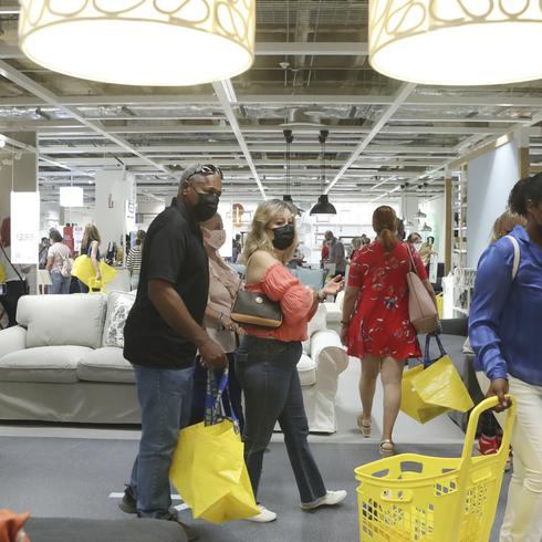 Boricuas se emocionan al entrar a IKEA en Puerto Rico