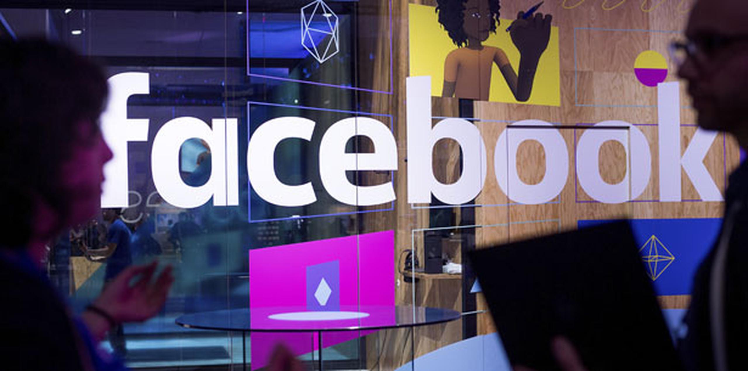 Campbell Brown, jefe de acuerdos noticiosos de Facebook, dijo que los programas serán originales y exclusivos para la red social. (Archivo)