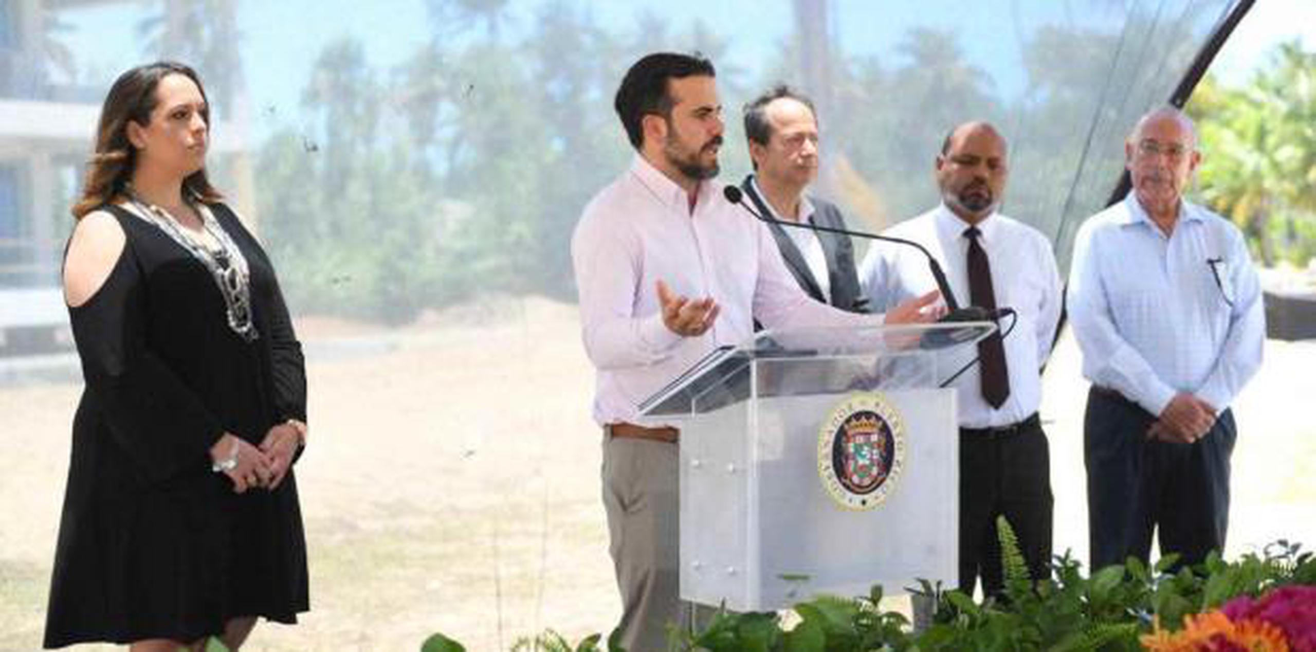 El gobernador Ricardo Rosselló durante la conferencia de prensa que realizó en Río Grandes para inaugurar millonario proyecto. (Suministrada)