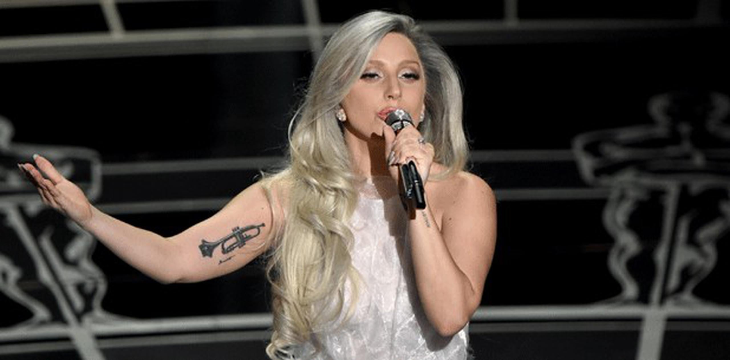 Muchos opinan que se debe a que, para variar, Lady Gaga se presentó como persona… no como un personaje. (AP)