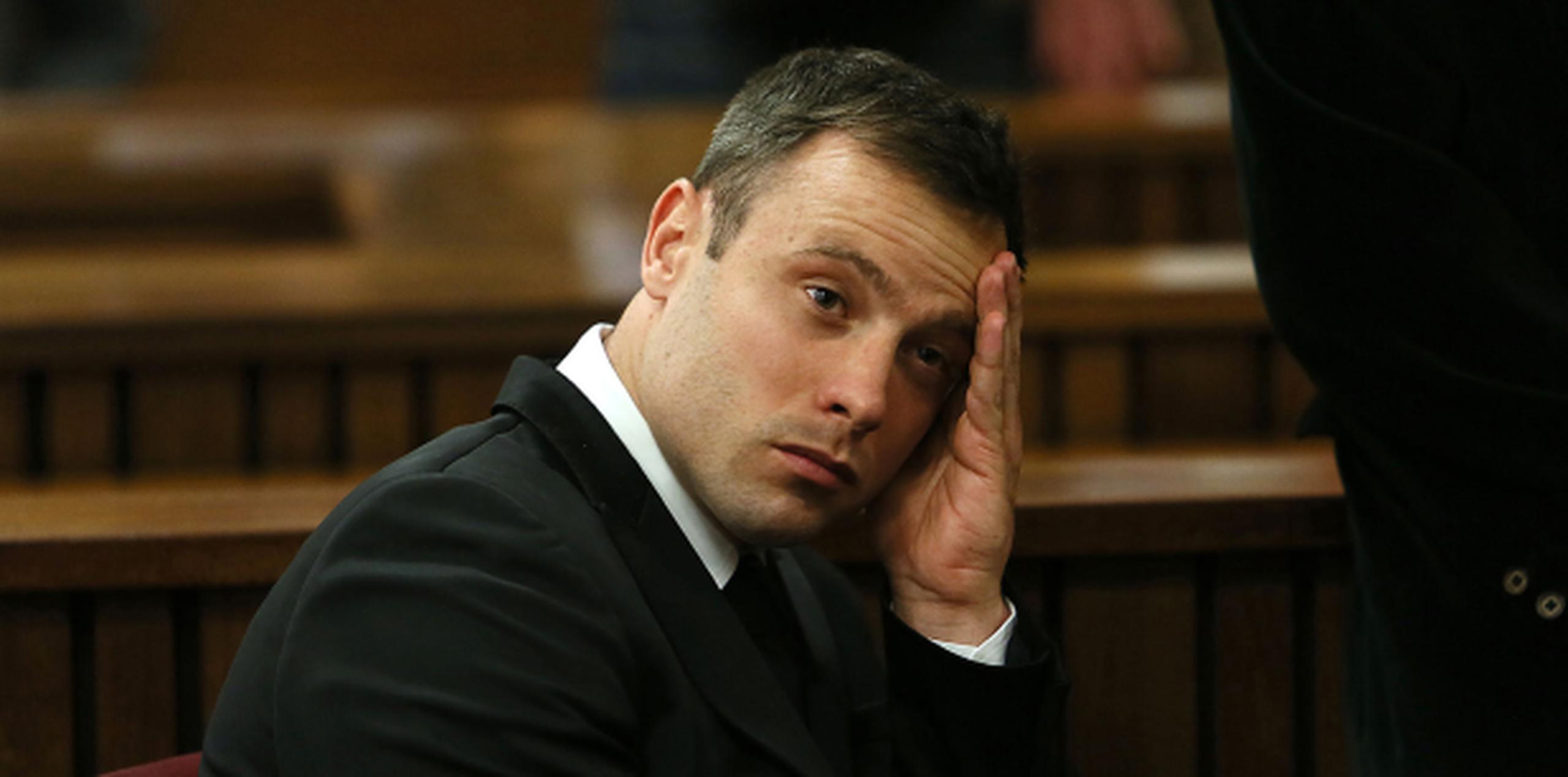 La fiscalía había presentado a Pistorius como un personaje arrogante y amante de las armas. (AP Photo/Alon Skuy)