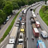 Continúan los bloqueos de los camioneros en Brasil 
