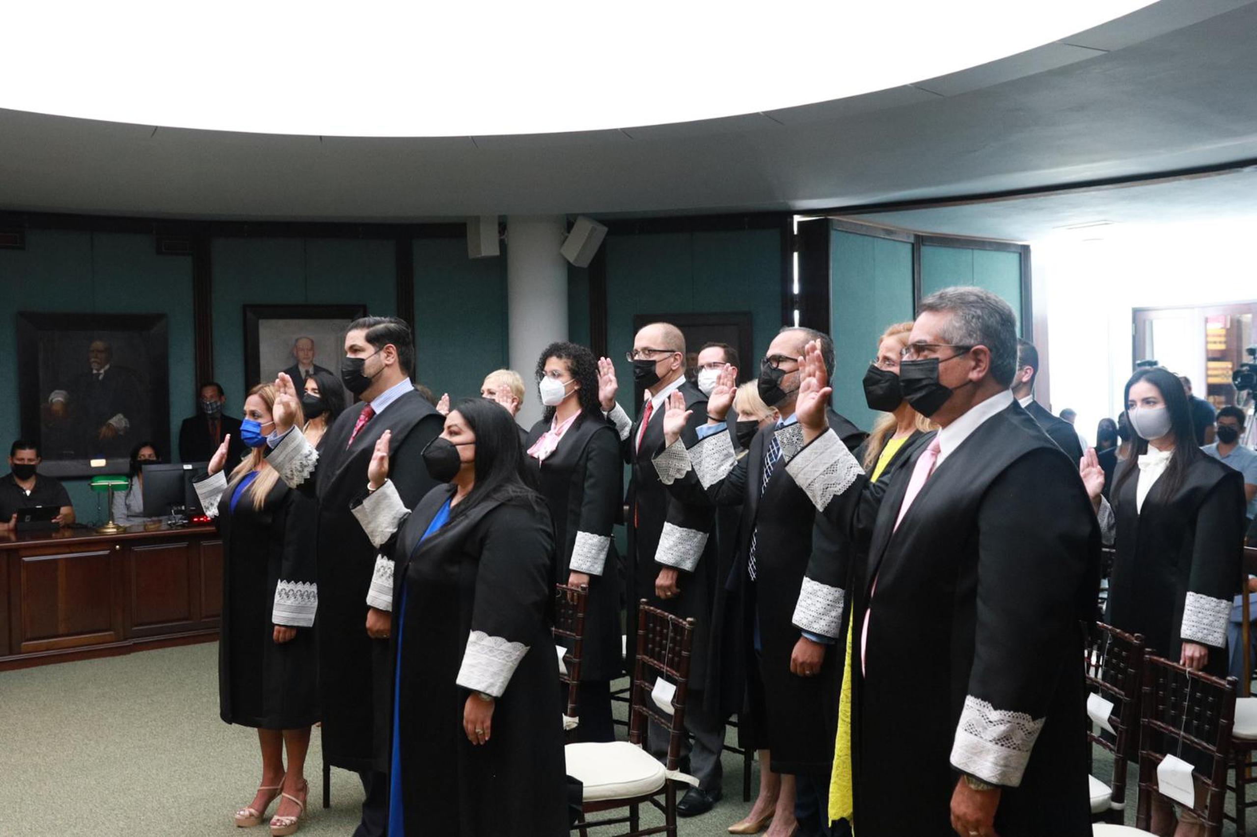 La Jueza Presidenta del Supremo, Maite Oronoz Rodríguez, urgió a los nuevos togados a siempre procurar por el bienestar de las víctimas que acudan a las salas judiciales.