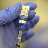 CDC advierte vínculo entre vacunas contra COVID-19 y miocarditis en jóvenes