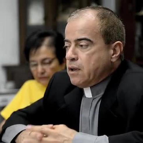 Monseñor Roberto González defiende al obispo de  la Diócesis de Arecibo  