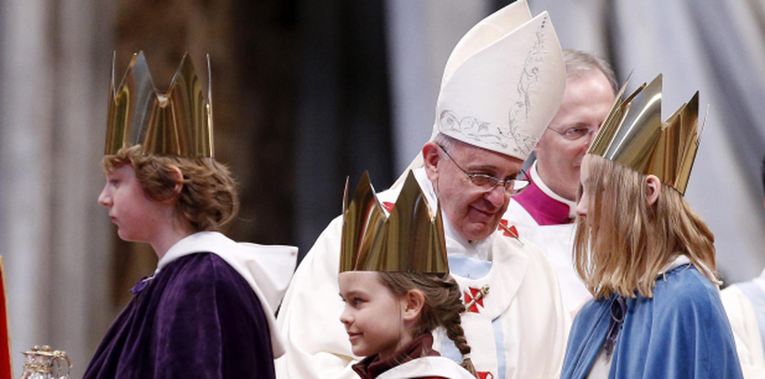 El papa Francisco afirma que la participación de las mujeres en la iglesia católica debe ser mayor. (Archivo)