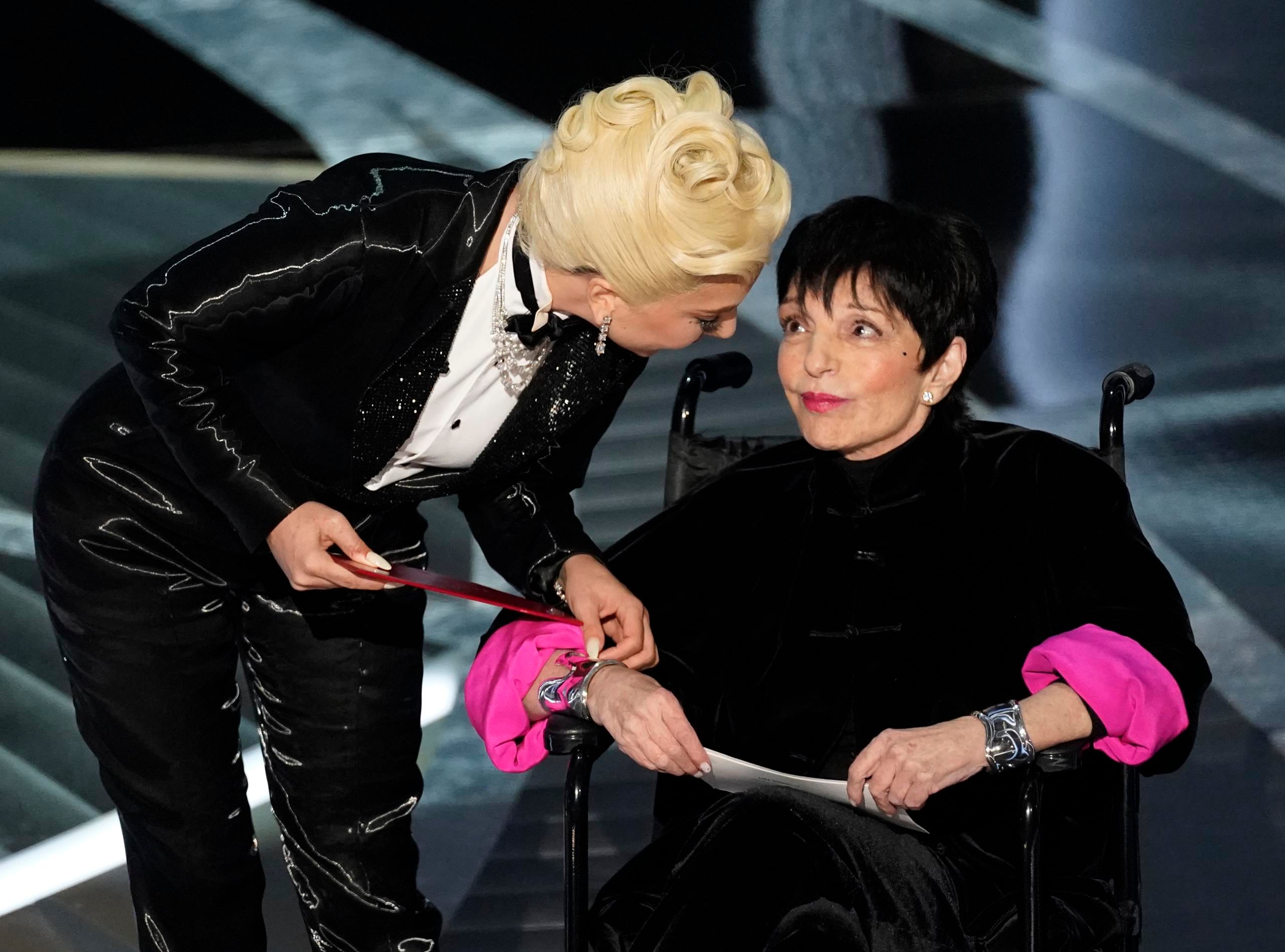 Lady Gaga y Liza Minelli en los premios Oscar.