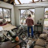 Inusual tornado deja 2 muertos y 40 heridos en Michigan