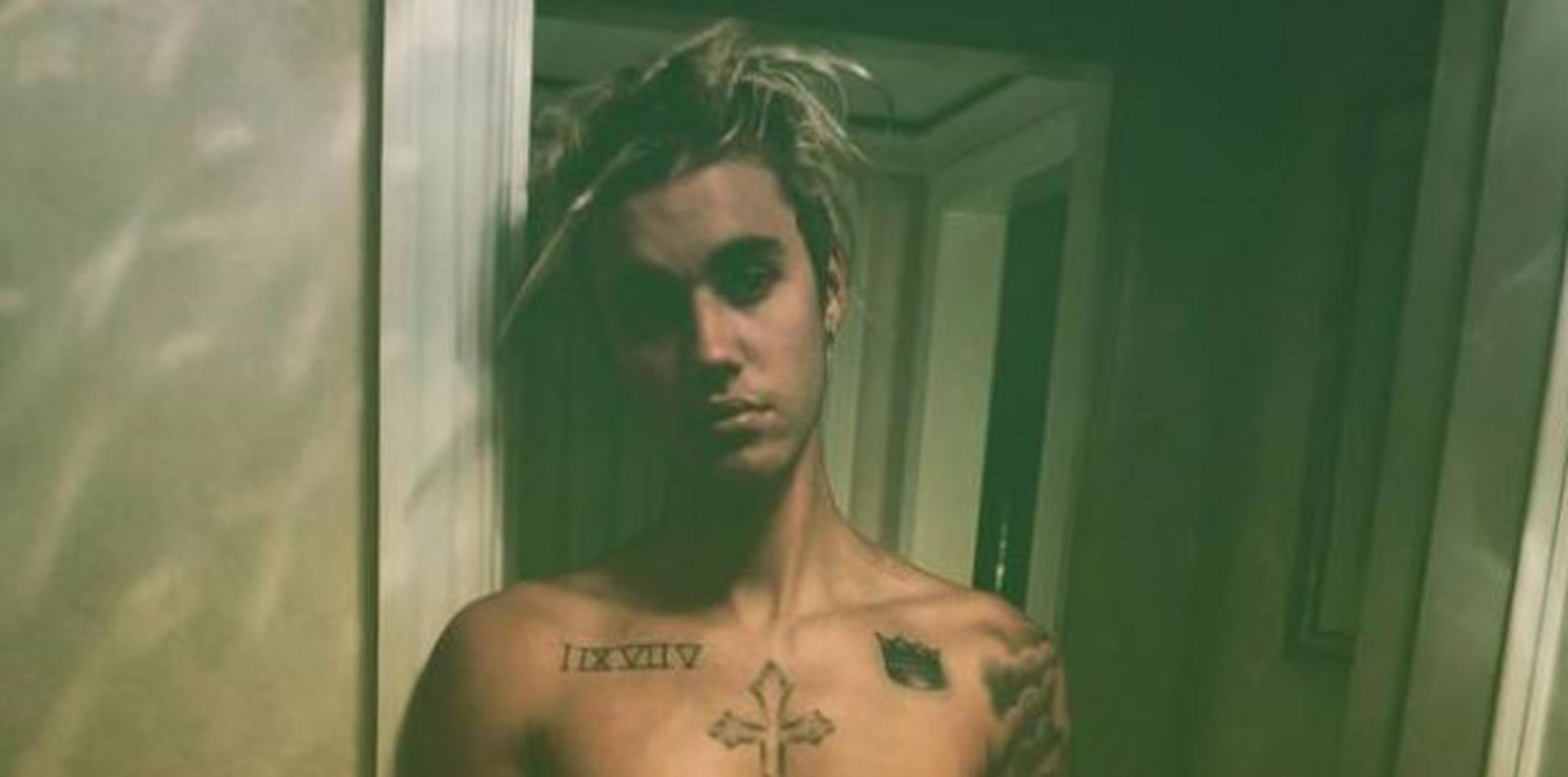 Justin Bieber parece haberse cansado de cuidar su cabellera y decidió ir por un radical cambio de look, pocos días después de cumplir 22 años. (Archivo)