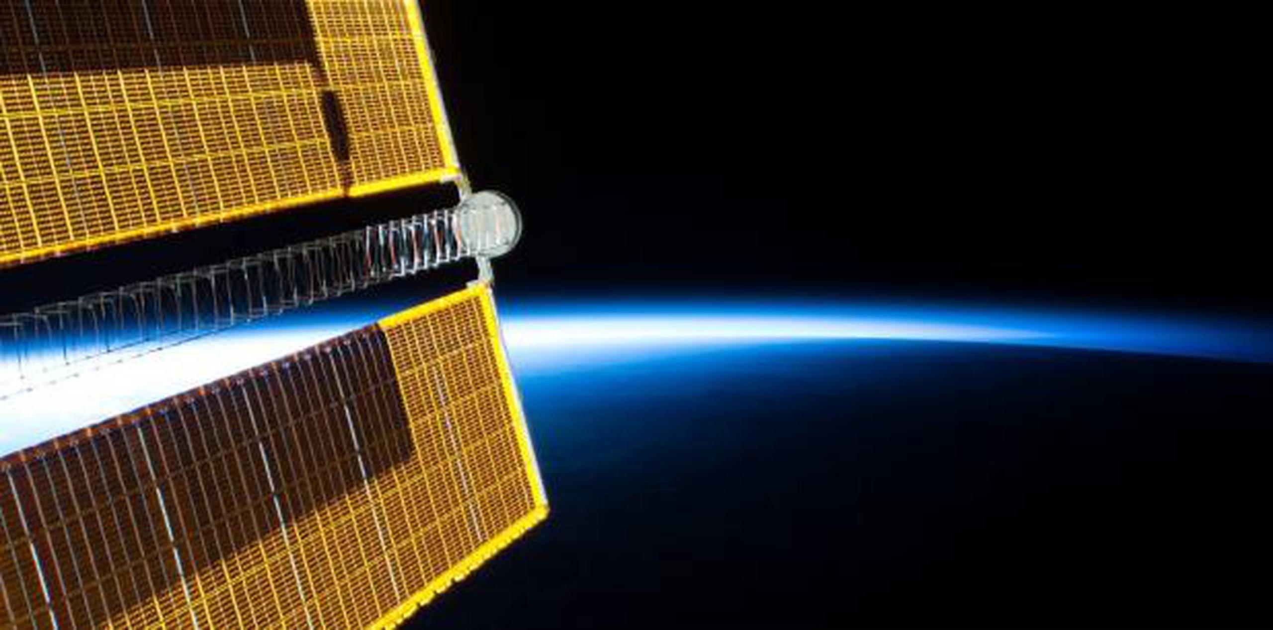 Es posible que los primeros consumidores del sistema de internet sean los pasajeros de un viaje espacial comercial. (NASA)