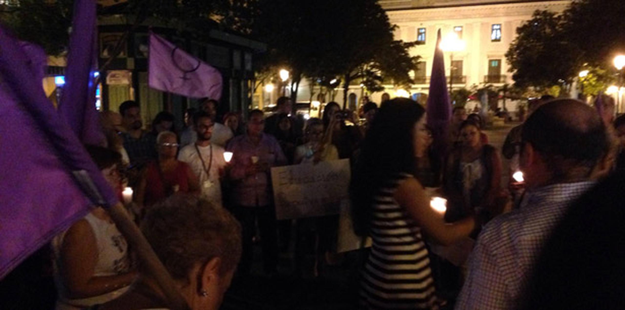 Decenas de personas se congregaron para llamar la atención sobre los 13 feminicidios cometidos a esta fecha. (Primera Hora)