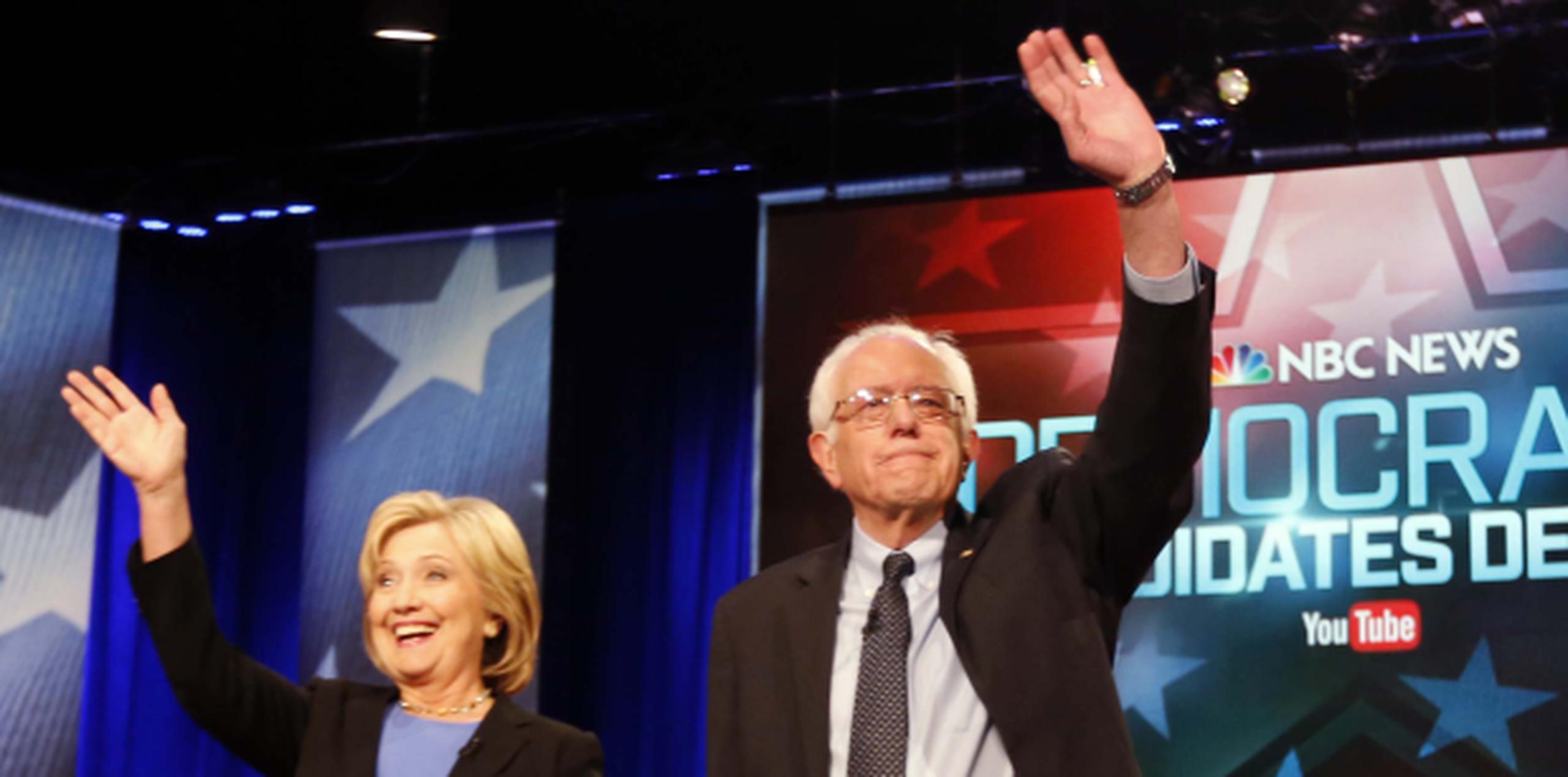 Hillary Clinton y Bernie Sanders miden fuerzas electoralmente por primera vez con el caucus de Iowa. (AP)