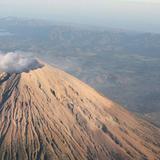 Volcán de EL Salvador lanza cenizas a 700 metros de altura