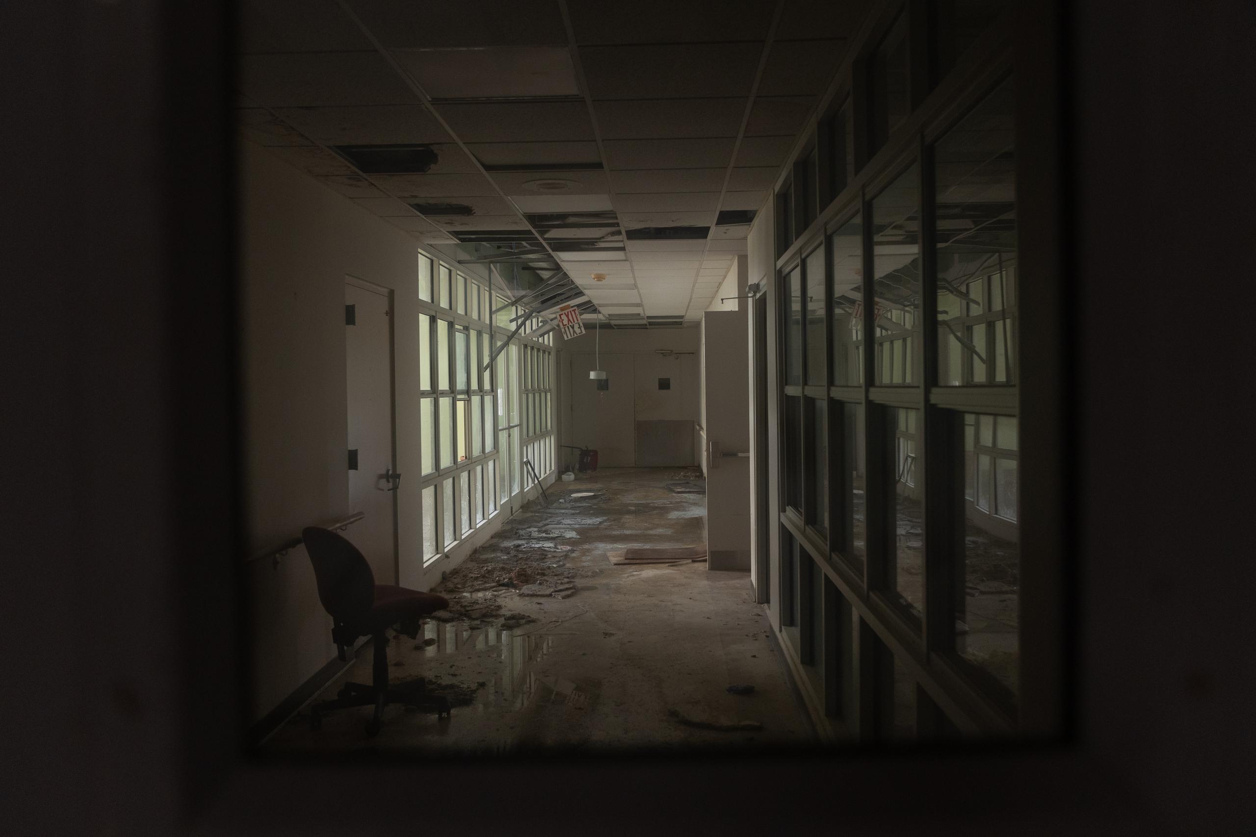El llamado "hospital viejo" de Rincón lleva seis años cerrado y abandonado.
