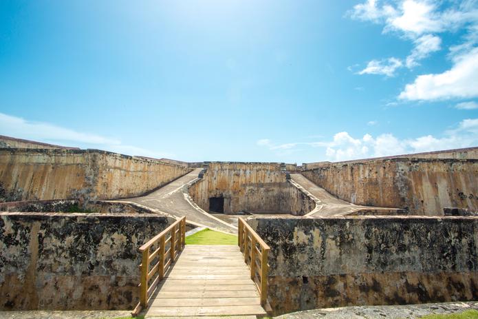 El Castillo San Cristóbal, una fortificación española completada en 1783 y considerada Patrimonio de la Humanidad desde 1983, ubicada en el Viejo San Juan (Puerto Rico), en una fotografía de archivo. EFE/Discover Puerto Rico