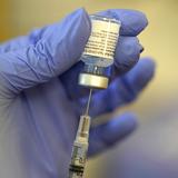 CDC advierte que la prevención aún es esencial pese a vacunas contra COVID-19