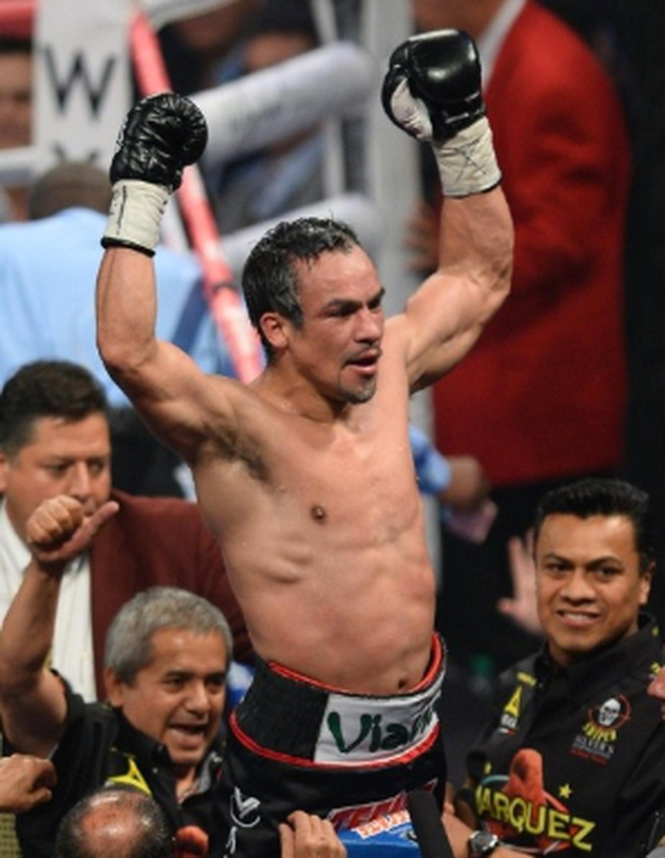 Juan Manuel Márquez reaccionó como ganador al finalizar la reyerta.  (AFP)