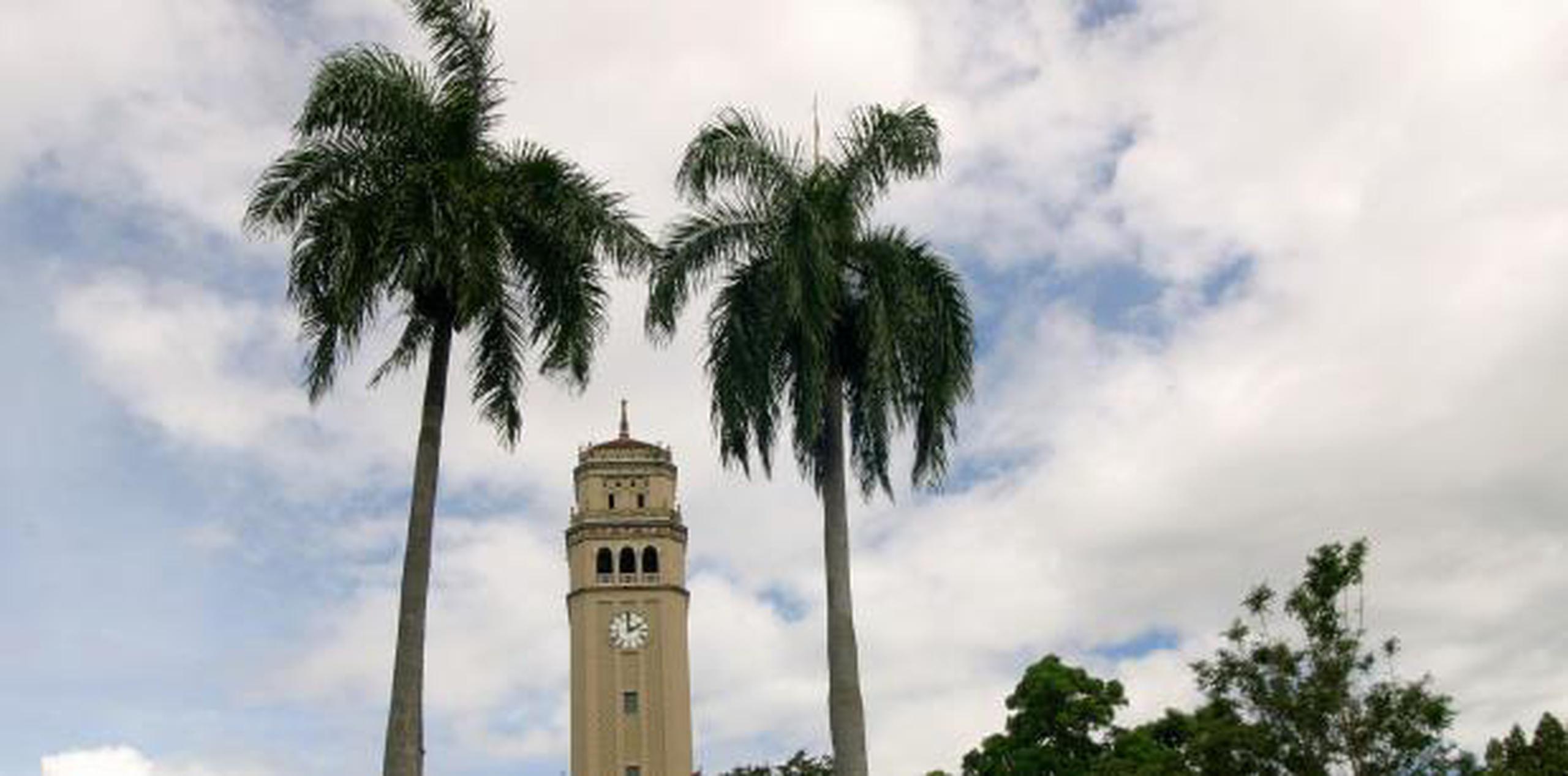Vista de la torre de la Universidad de Puerto Rico (UPR). (Archivo)