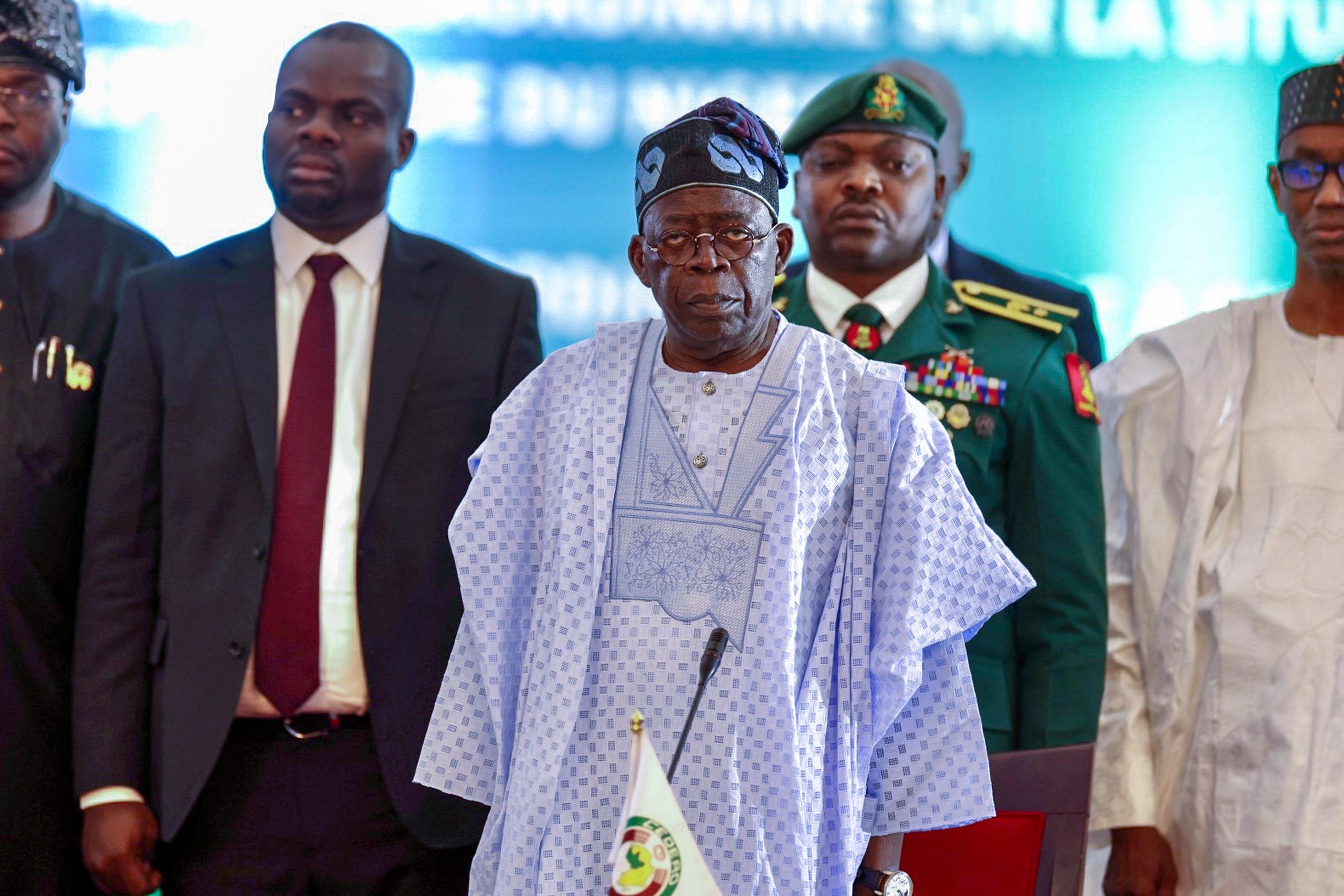 El presidente de Nigeria, Bola Tinubu, ordenó el martes una pesquisa sobre el último en una serie de errores en las zonas de conflicto en el país.