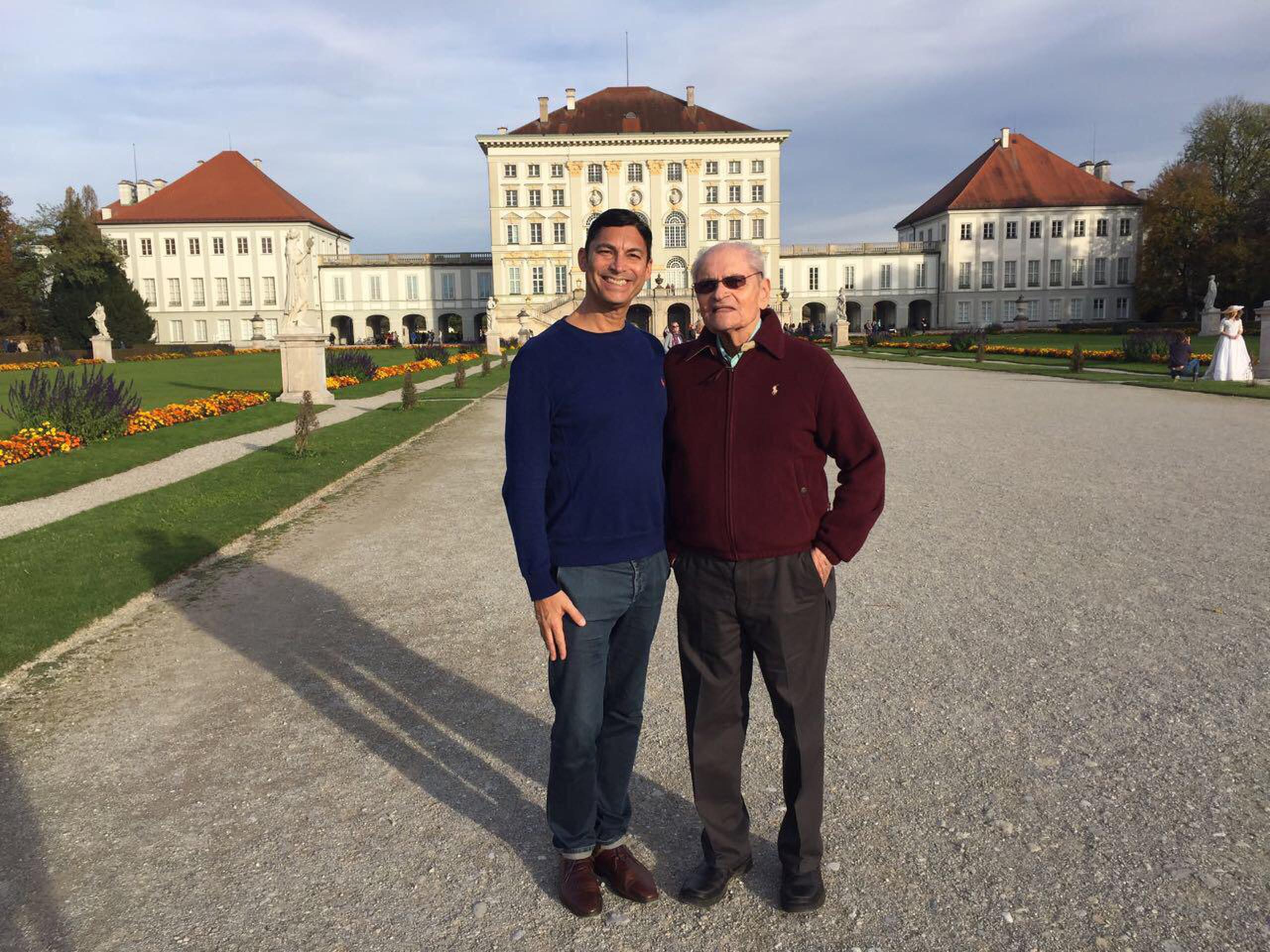 Eggie trabaja en Alemania, donde don Gil lo ha visitado.