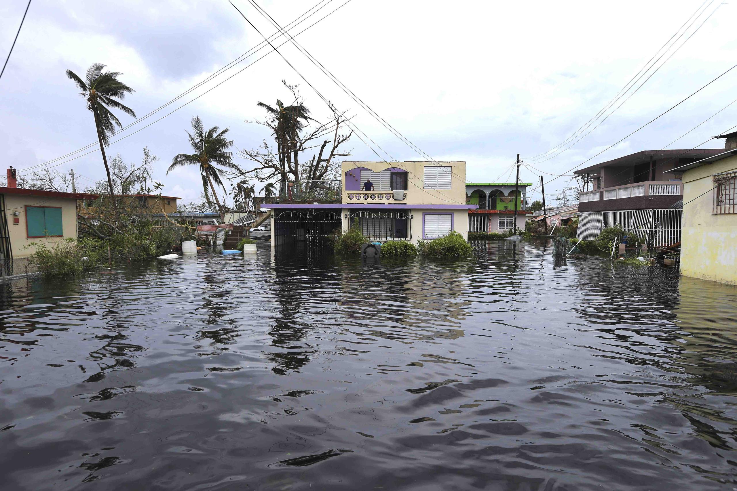 En la foto, inundación en el sector Miñi MIñi en Loíza tras el paso del huracán María. (GFR Media)