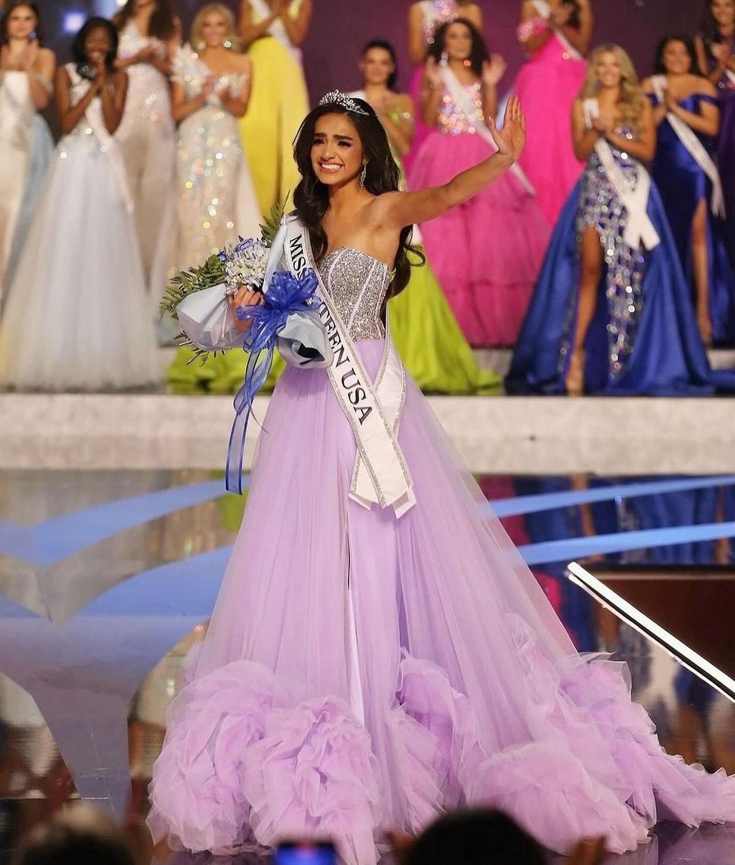 UmaSofia Srivastava, Miss Teen USA, anunció por Instagram que renunciaba a su corona porque sus valores personales "ya no se alinean completamente con la dirección de la organización”.
