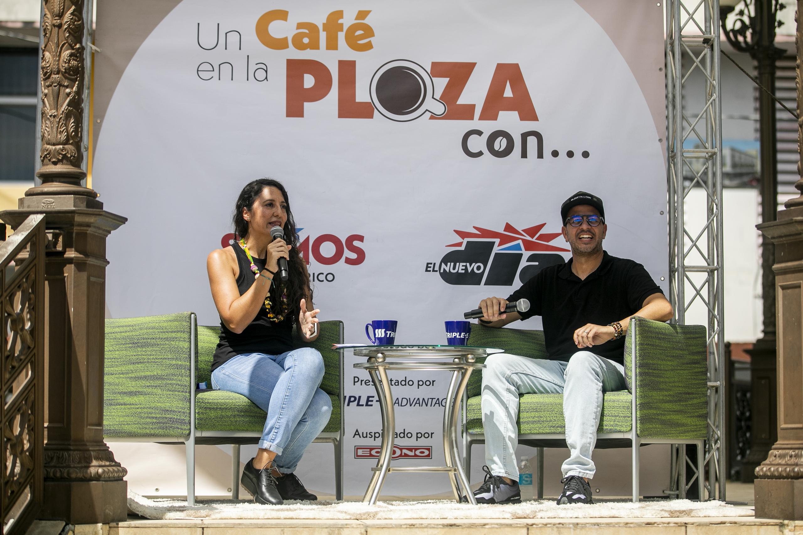 La periodista Mariela Fullana conversó con el salsero Norberto Vélez sobre su exitoso programa de YouTube, “Sesiones desde la Loma”.