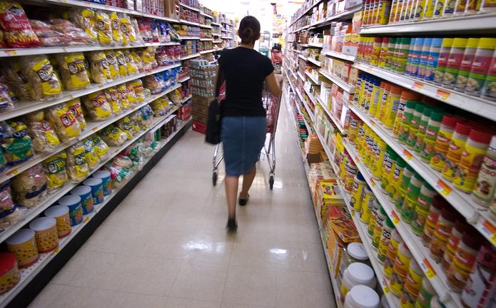 Los supermercados y las tiendas con membresía han sentido la reducción en las compras. (GFR Media)
