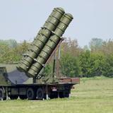 Serbia exhibe sistema de misiles antiaéreos chinos
