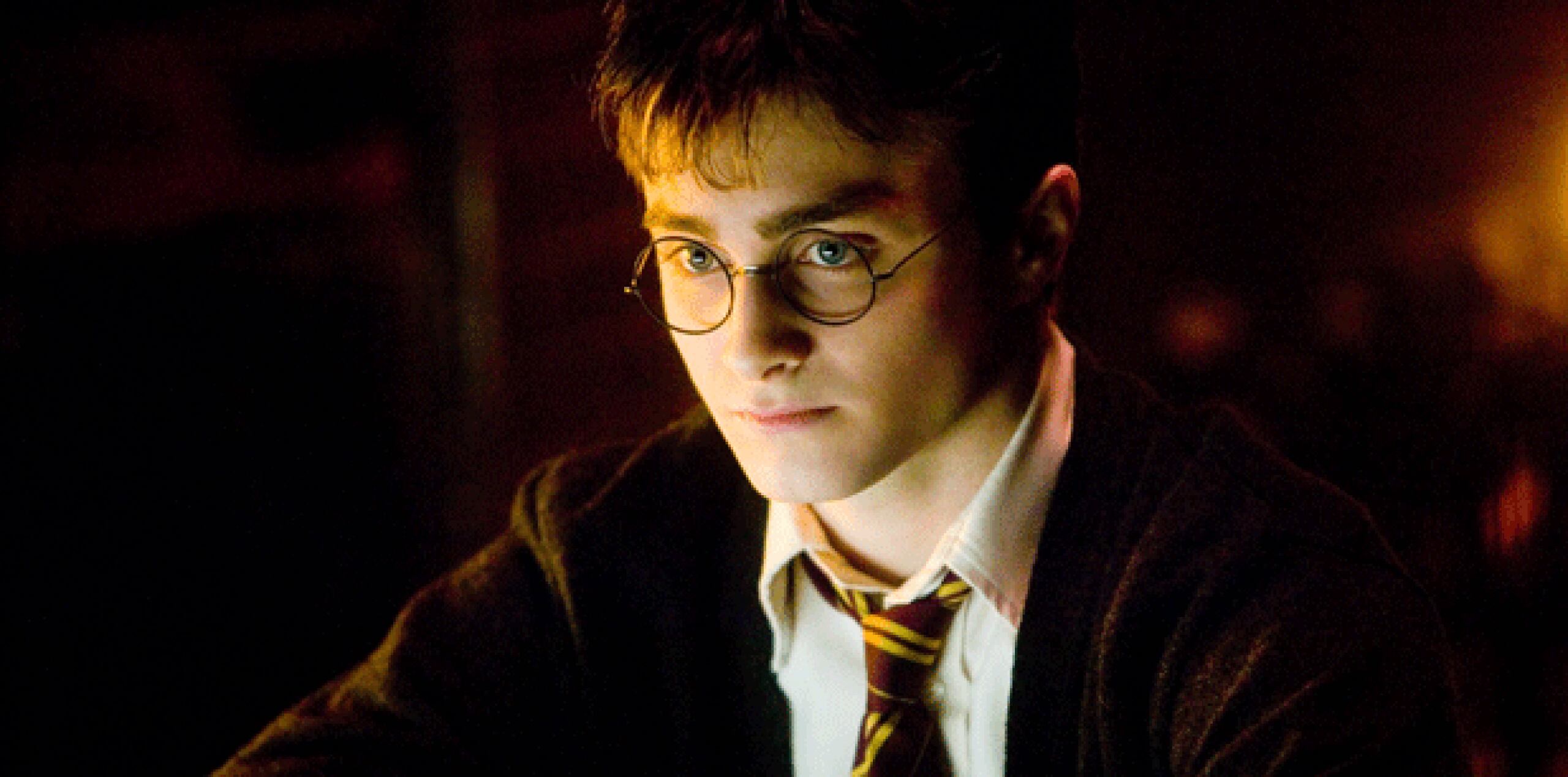 En un breve ensayo titulado "The Potter Family" Rowling remonta las raíces de Harry "al mago del siglo XII Linfred de Stinchcombe, un hombre excéntrico pero querido entre la gente de su comunidad cuyo apodo 'potterer', se cambió con el tiempo a 'Potter'''. (Archivo) 
