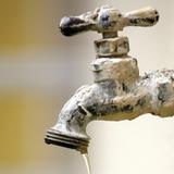 Siguen los problemas para restablecer el servicio de agua