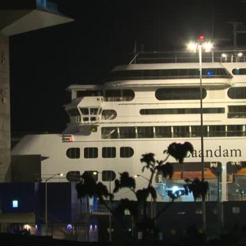 Turistas atrapados en un crucero contagiado con COVID-19