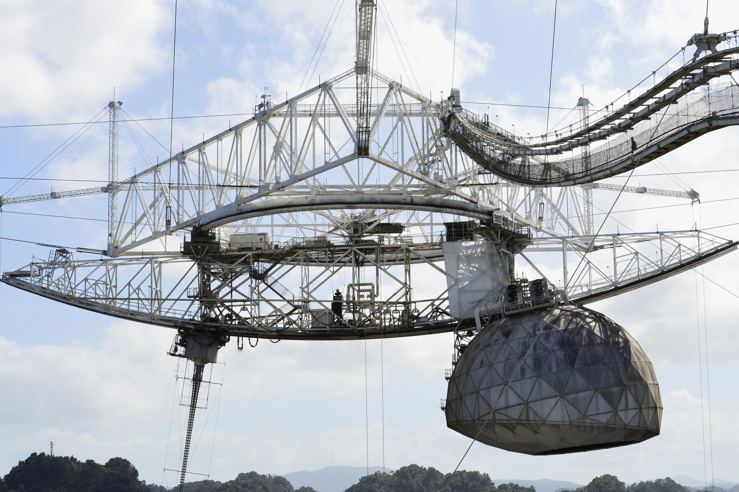 El radiotelescopio de Arecibo colapsó debido a fallas estructurales detectadas hace varios meses.