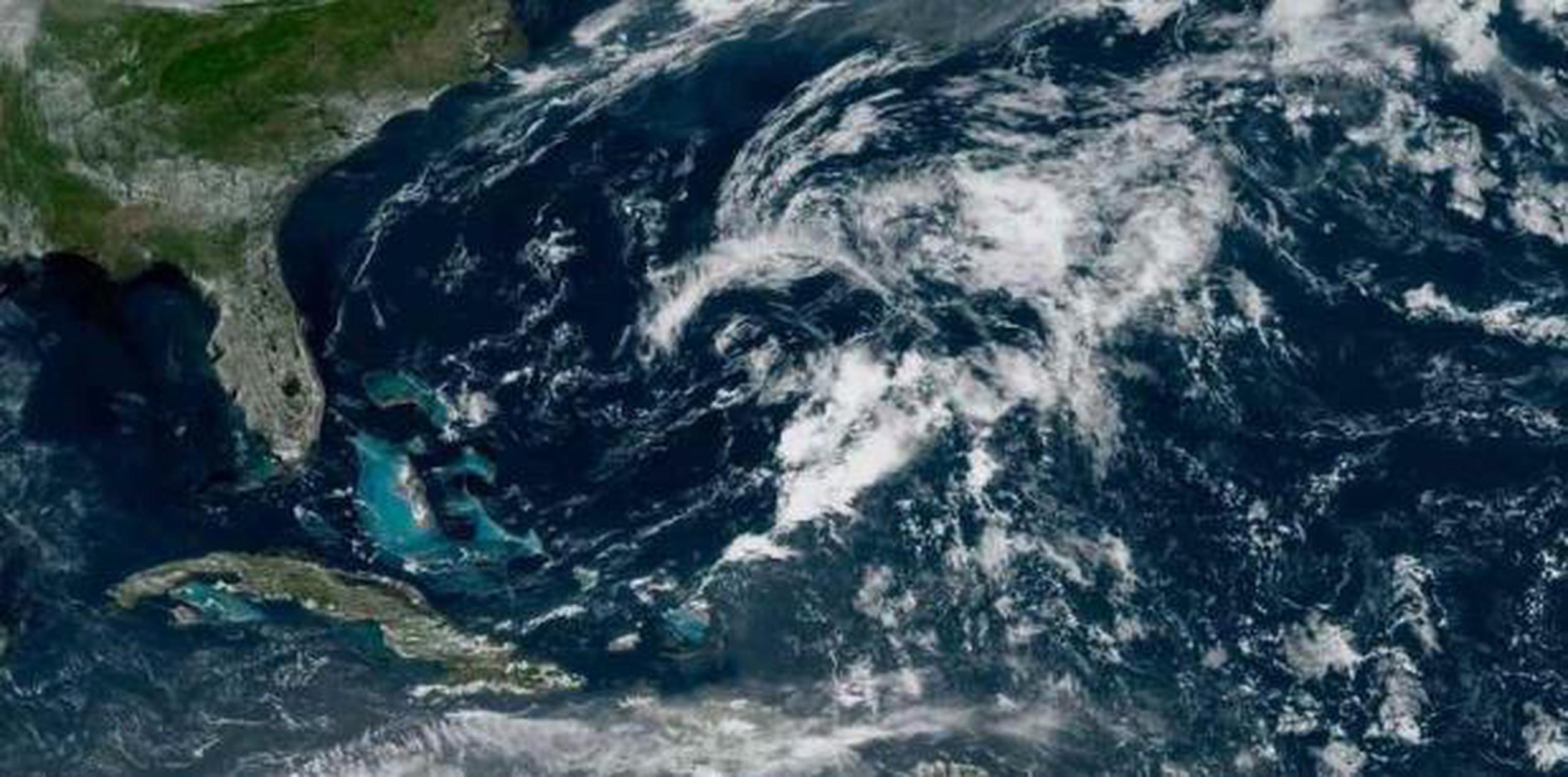 El vórtice de Andrea se encontraba esta mañana a 280 millas al oeste-sudoeste de Bermuda. (NOAA)